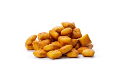 Beyaz arka plan üzerinde izole Cracker çerezleri yığını