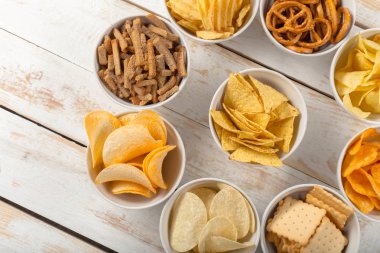 Simit kase yukarıdan ahşap tablo