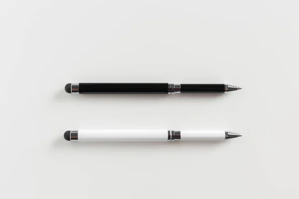Στυλό Που Απομονώνονται Λευκό Φόντο — Φωτογραφία Αρχείου