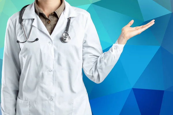 Kvinnliga Läkare Med Stetoskop — Stockfoto