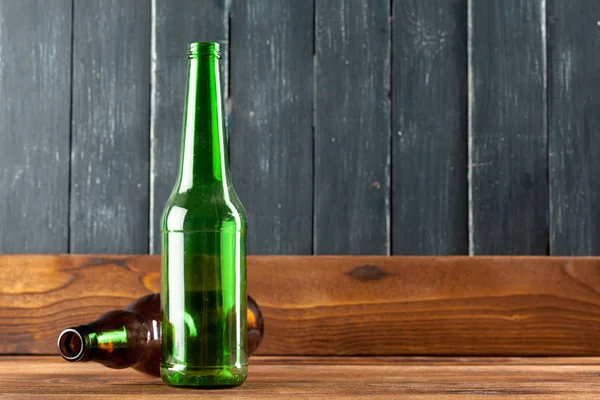 Bottiglie Birra Vuote Sfondo Legno — Foto Stock
