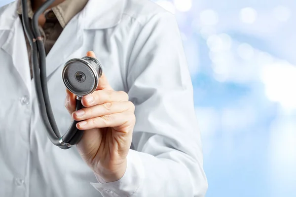 Médico Femenino Con Estetoscopio — Foto de Stock