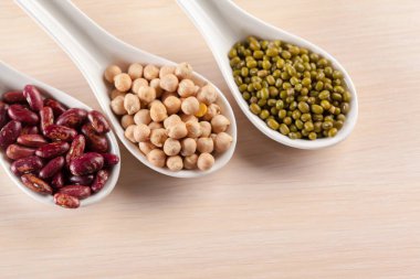 kaşık karışık kuru fasulye