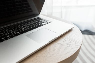 Laptop görünümü office işyerinde üzerinde Kapat