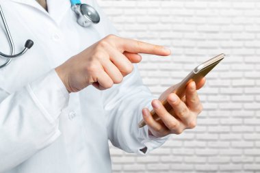 Tablet pc ile tıp doktoru eller