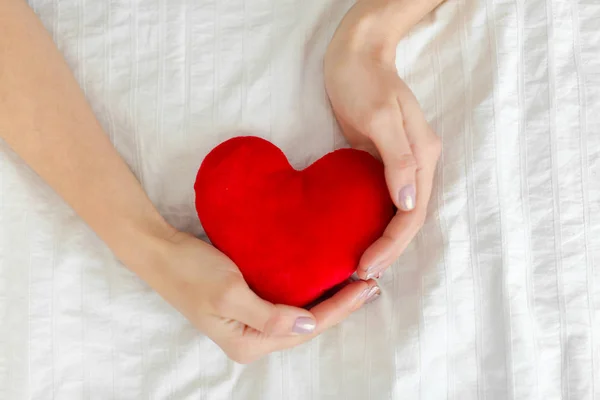 Red Heart Female Hands Close — Stock Photo, Image