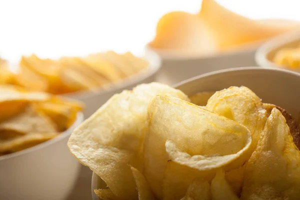 Patatas Fritas Crujientes Tazón Mesa — Foto de Stock