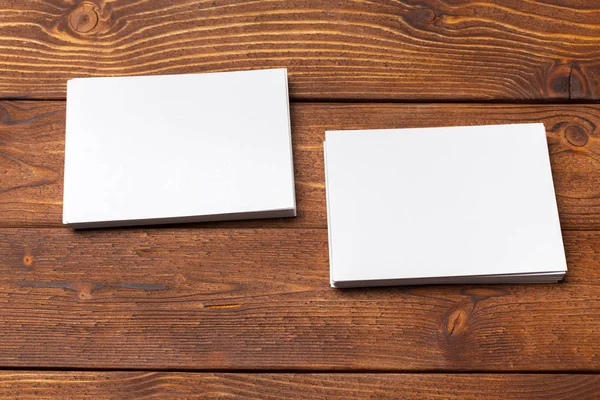 Boş iş ahşap arka plan üzerinde sahte kadar