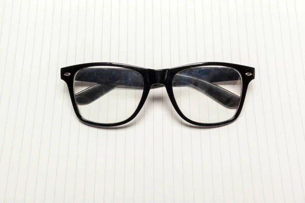 Ett Skrivbord Med Glasögon Närbild — Stockfoto