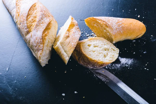 Pão Fresco Assado Mesa Madeira — Fotografia de Stock