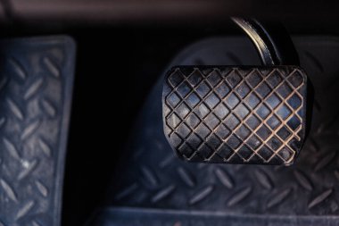 Otomatik vites araba fren ve gaz pedalı pedal