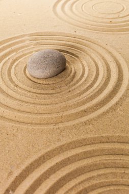 Zen Bahçe meditasyon taş kum üzerinde