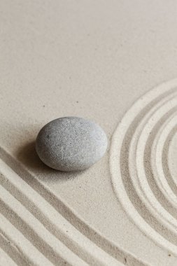 Zen Bahçe meditasyon taş kum üzerinde
