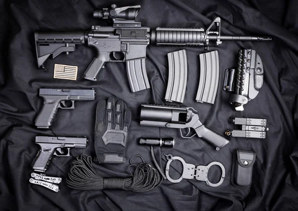 Arma Moderna Fundo Preto — Fotografia de Stock