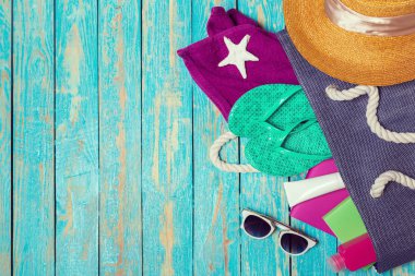 Yaz plaj öğeleri ile tatil arka plan, seyahat ve tatil kavramı 