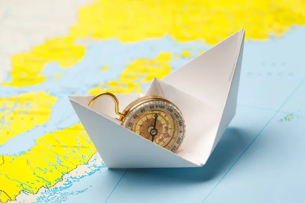 Origami Papír Hajó Egy Térképen Vezetés Utazás Koncepció — Stock Fotó