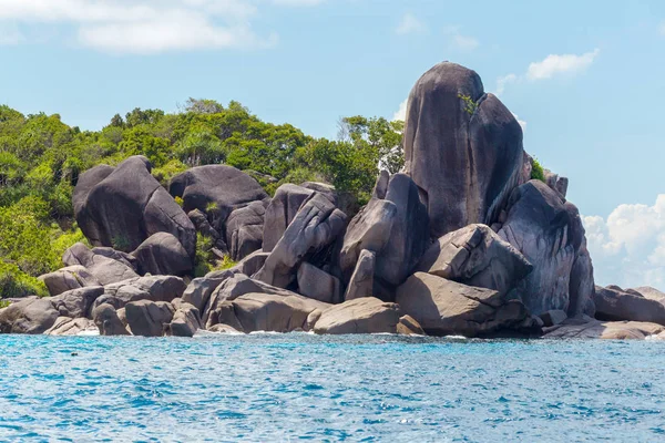 Sfondo Natural Rocce Mare Cielo Blu — Foto Stock