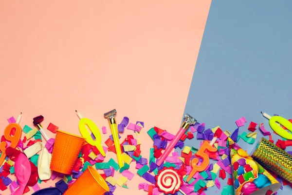Feestelijke Partij Decor Confetti Gekleurde Achtergrond — Stockfoto