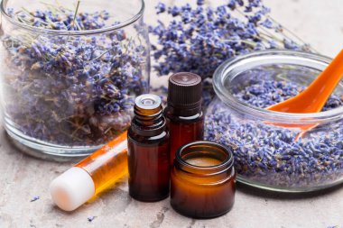 Lavanta vücut bakım ürünleri görmek. Aromaterapi, spa ve doğal sağlık kavramı