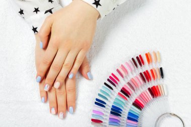şık moda manikür ile eller