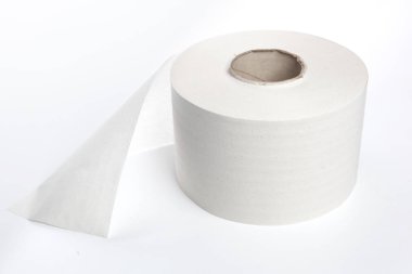 beyaz arkaplanda tuvalet kağıdı
