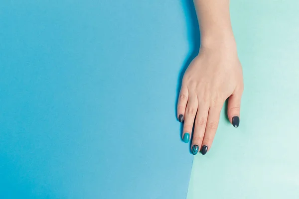 Mano Femenina Con Manicura Moda Con Estilo — Foto de Stock