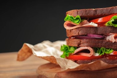 ahşap masa, lokanta lezzetli sandviç 