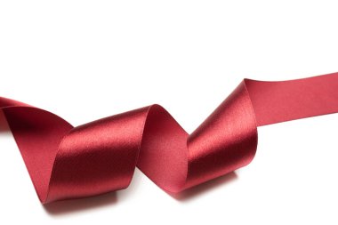 kırmızı kurdele beyaz arkaplanda izole edildi