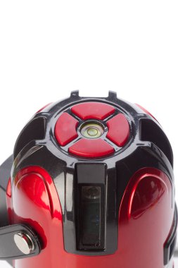 Işıklı beyaz zemin üzerine izole lazer düzey yakın çekim 