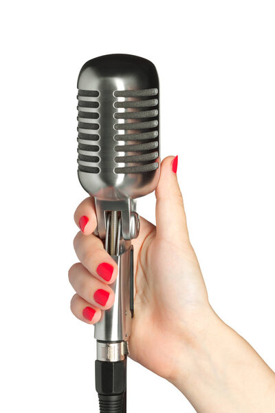 рука на аудио микрофон в стиле ретро
