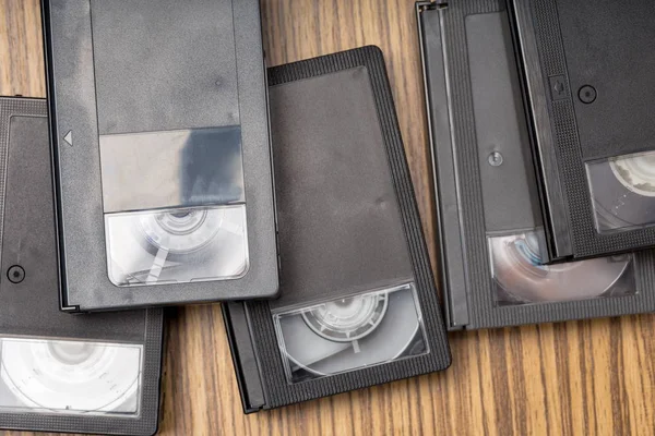 video kaset kaset ahşap arka plan üzerinde