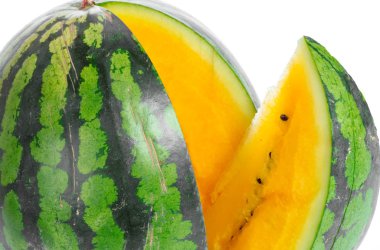 Beyaz arkaplanda sarı karpuz