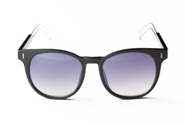 moda güneş gözlüğü üzerinde beyaz izole