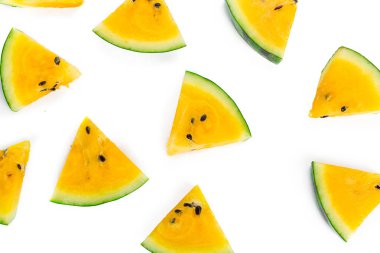 Beyaz arkaplanda sarı karpuz