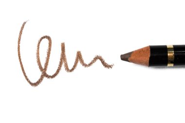 Beyaz arka plan üzerinde güzellik kozmetik izole göz kalemi kalem