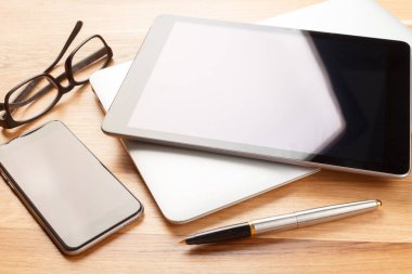 Modern bilgisayar becerikli masada