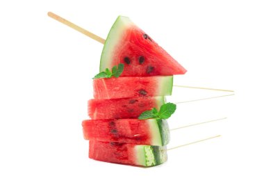 Beyaz arkaplanda karpuz izole edilmiş.