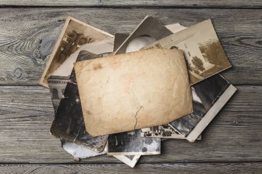 Bazı eski fotoğraf üzerinde ahşap masa retro