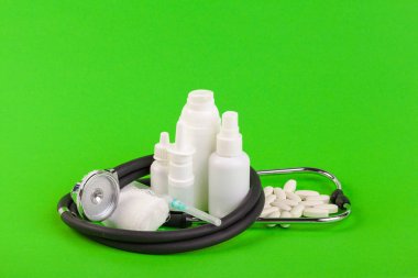 çeşitli tıbbi şişe kümesi