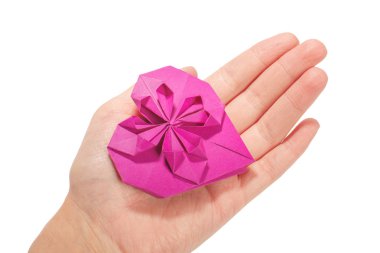 Origami kalp. Sevgililer günü el sembolü 