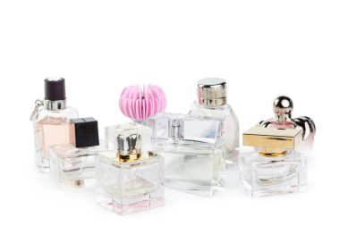 Beyaz arka plan izole parfüm şişe