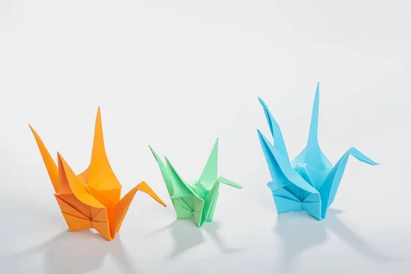 Grúas Origami Aisladas Sobre Fondo Blanco Primer Plano — Foto de Stock