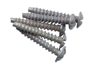 beyazda izole edilmiş vidalar