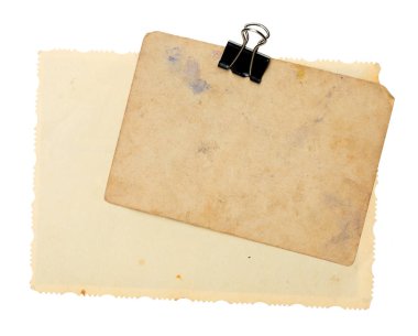 Beyaz arkaplan üzerine eski kağıt.