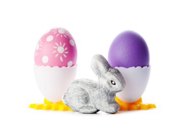 Paskalya yumurtaları beyazlar üzerinde izole