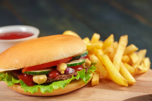 Comida Rápida Hamburguesa Casera Sobre Fondo Madera —  Fotos de Stock