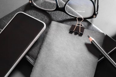 modern siyah ofis masaüstü sahne