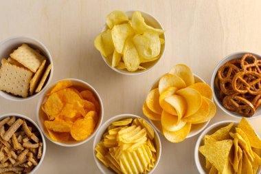 Simit kase yukarıdan ahşap tablo