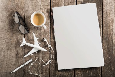 kitap veya dergi kapağı üzerinde ahşap arka plan