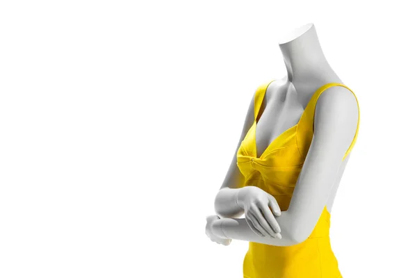 Желтое Женское Платье Манекене Белом Фоне — стоковое фото